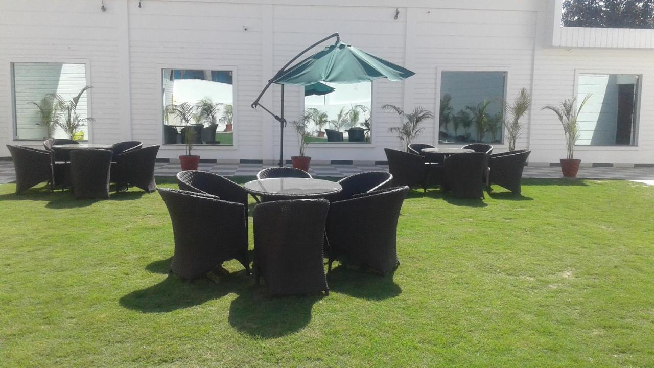Mohali The English Garden מראה חיצוני תמונה