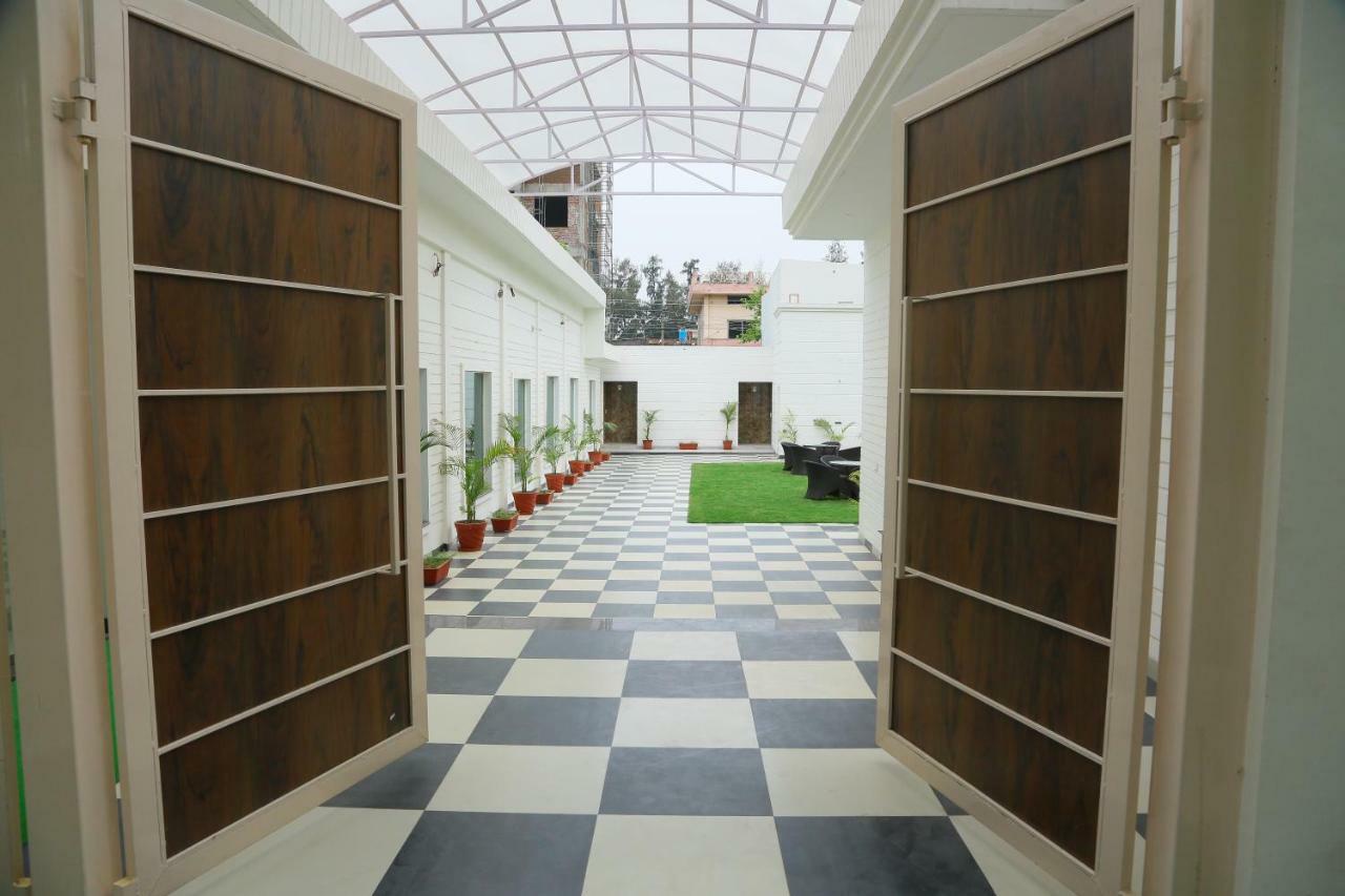 Mohali The English Garden מראה חיצוני תמונה